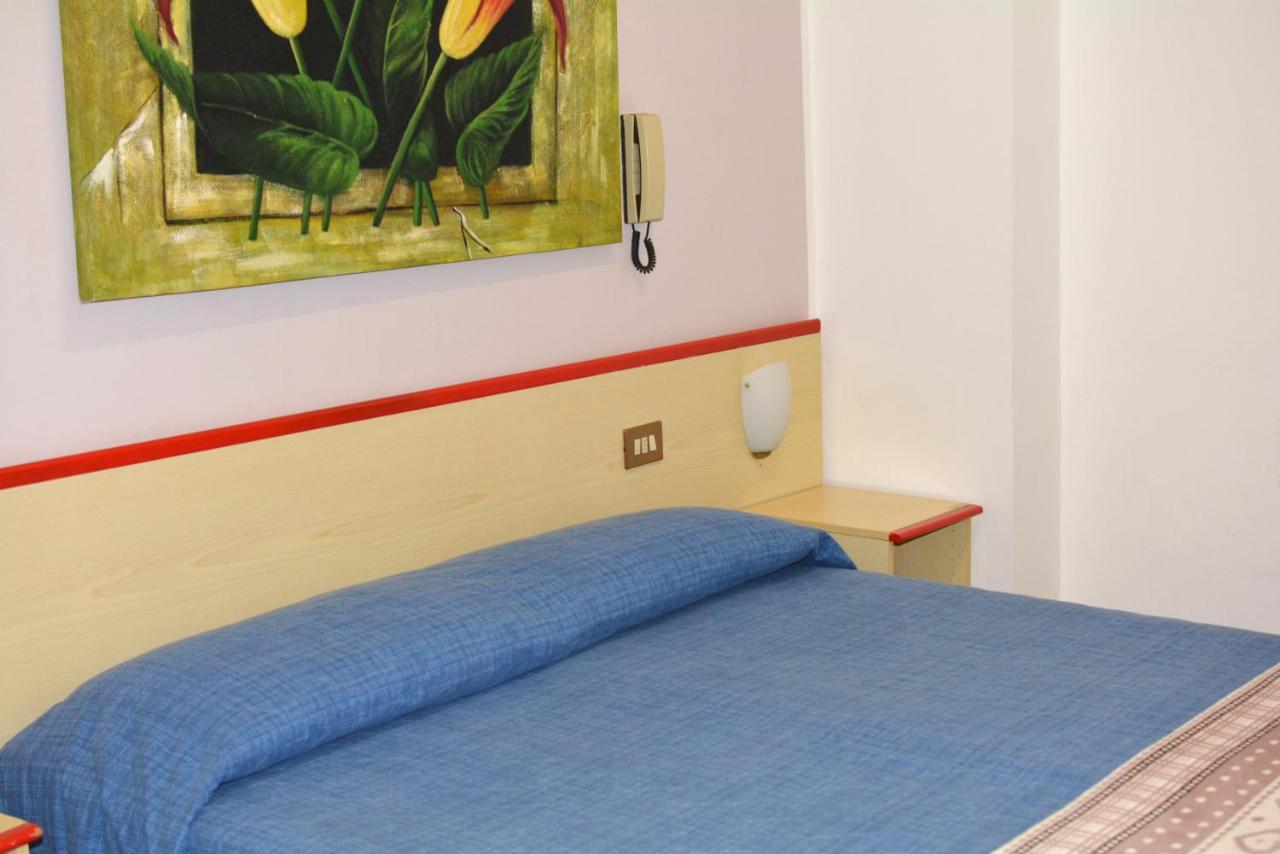 Hotel La Madunina Varazze Extérieur photo